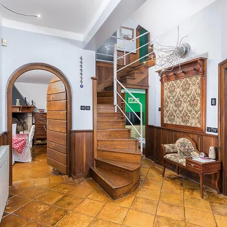 Vikendica Amazing In With Sauna Pula